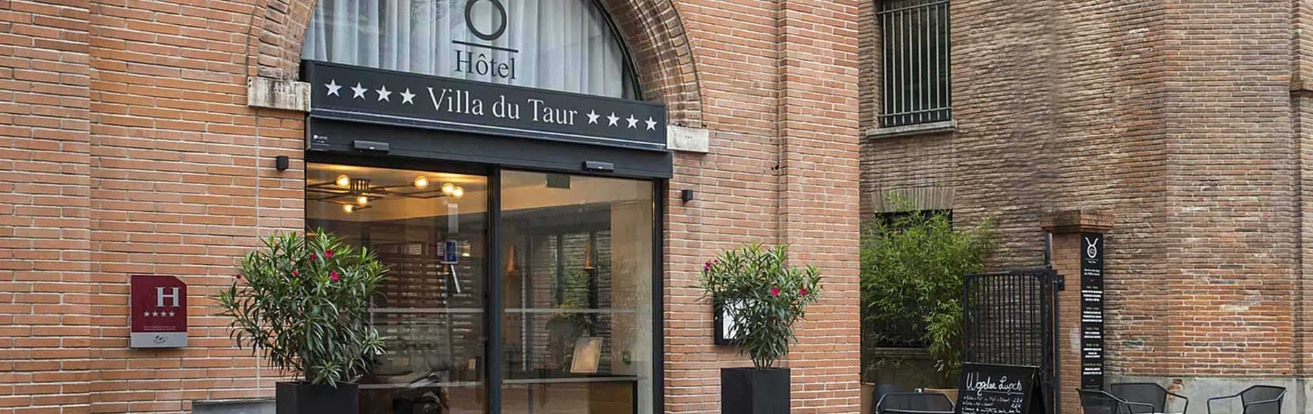Villa du Taur facade - 4-star Boutique Hotel in central Toulouse, rue du Taur