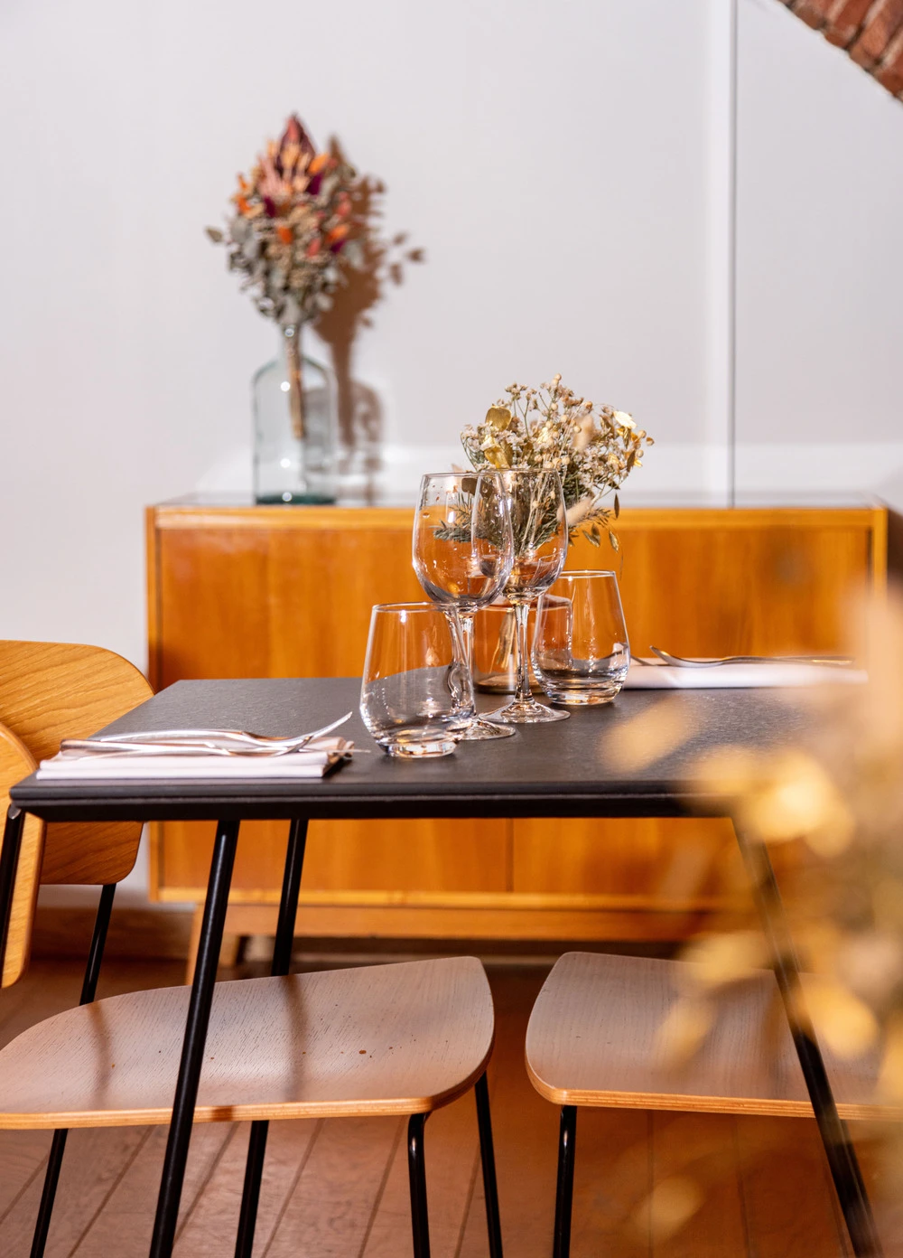 Warm atmosphere of the Villa du Taur breakfast room