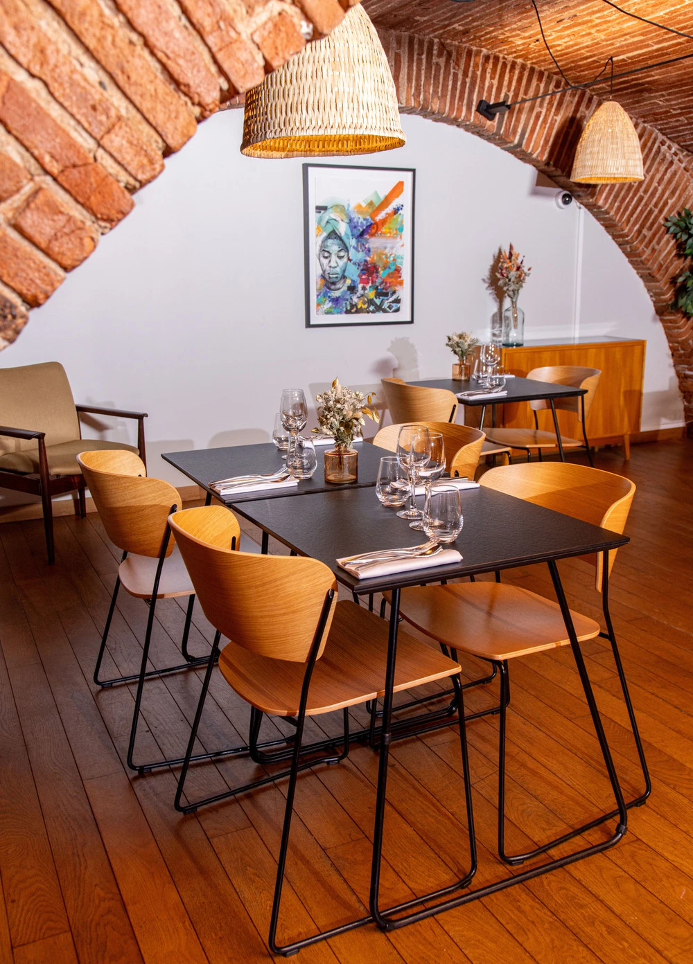 Table laid in the Villa du Taur breakfast room